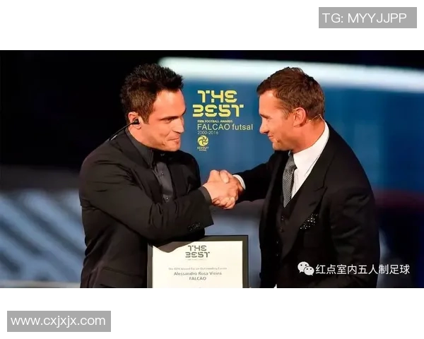 全球足球巨星风采展示与成就解析汇总表